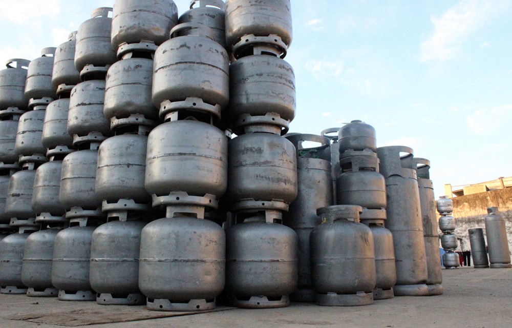 Ir para  <p>A Petrobras informou que o pre&ccedil;o do g&aacute;s de botij&atilde;o deve sofrer um reajuste a partir de hoje, 1&deg;. Isso porque a empresa alterou os contratos com distribuidoras de g&aacute;s liquefeito de...
